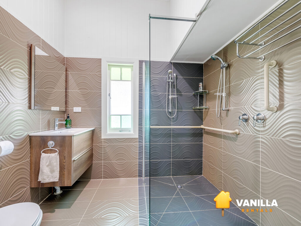 b0d60023-9d8a-498e-b3b4-65409ffed3b9