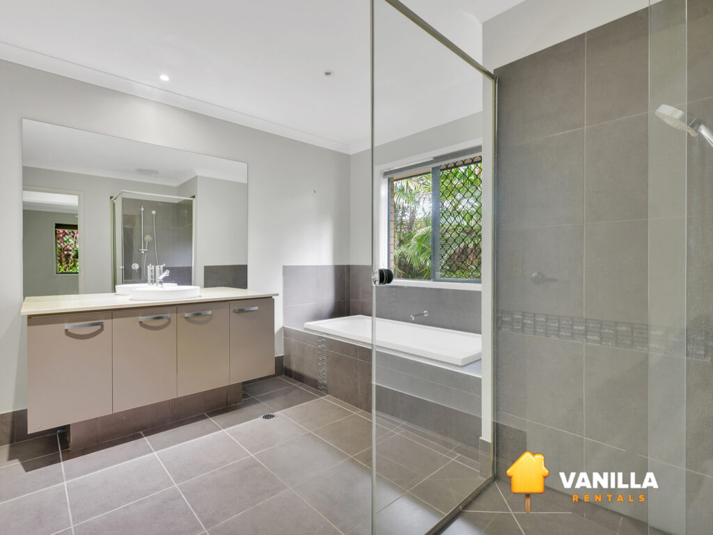 b3920015-a54c-4f33-ac66-e6920333f2cc