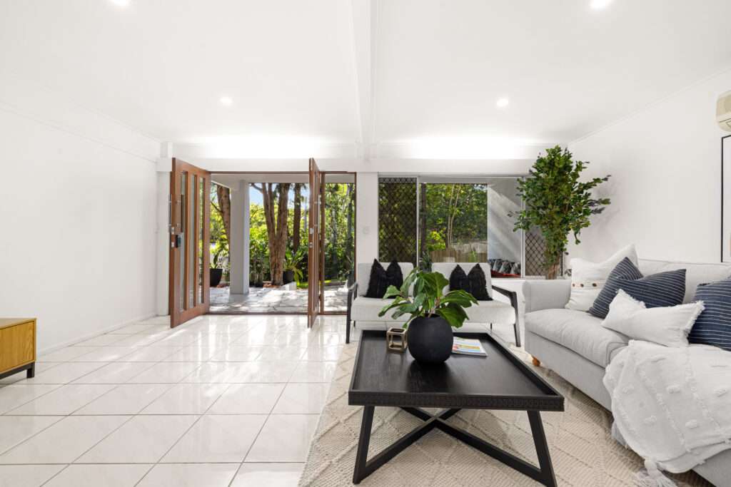 b3e000b1-ee2a-4574-9d77-25e14a095b83