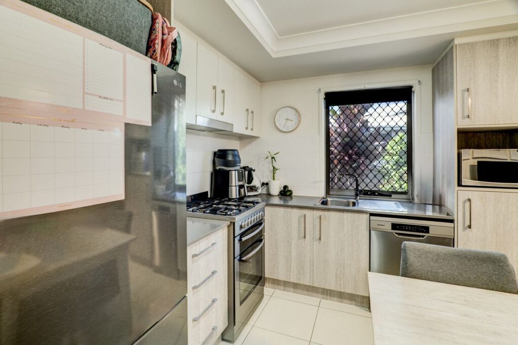 b2d104ab-219e-4f58-a6c1-4d56a5b3fed9